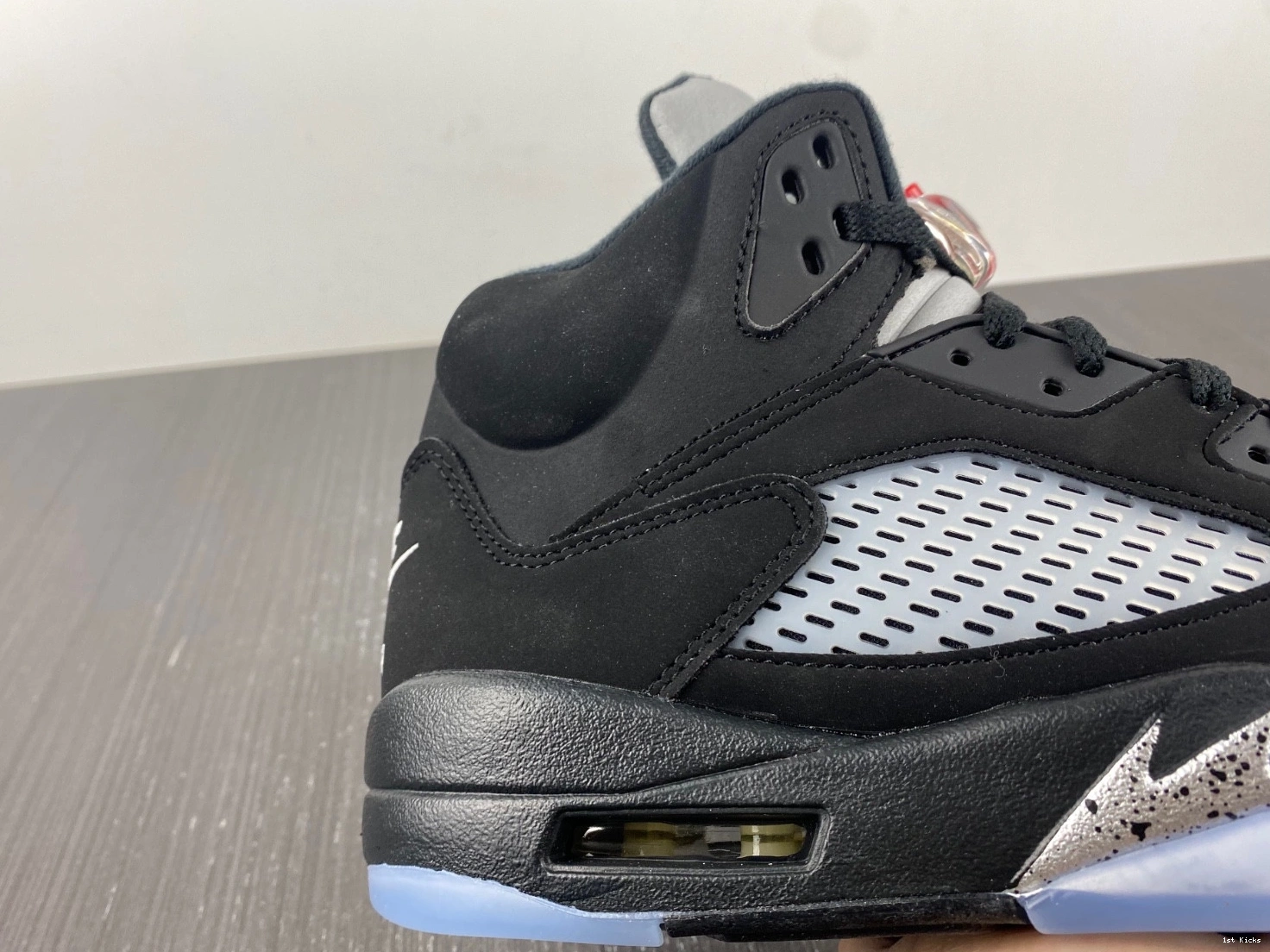 Jordan Retro Metallic (2016) - Black 845035-003 5 0124